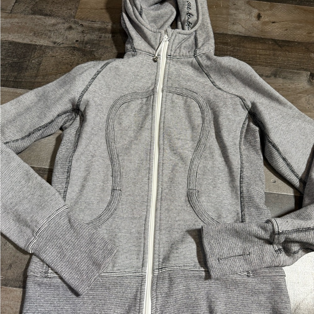 Lululemon Scuba Hoodie Full Zip‎ – Micro Stripe Gray White – Embroidered Hood